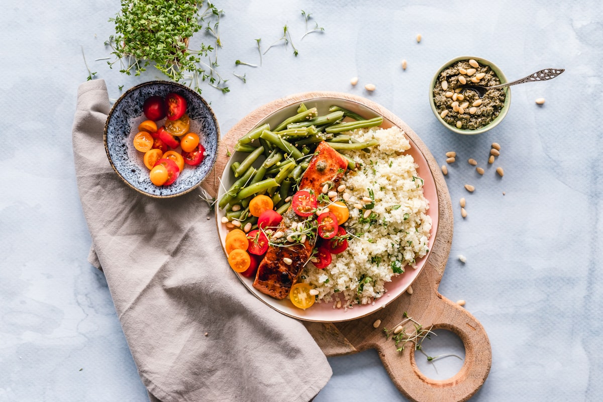 Zucchine ripiene di riso integrale e verdure